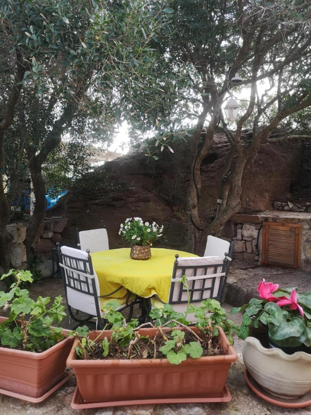 B&B Domus Oriens - Monolocale Indipendente In Villa Portoscuso Exterior photo