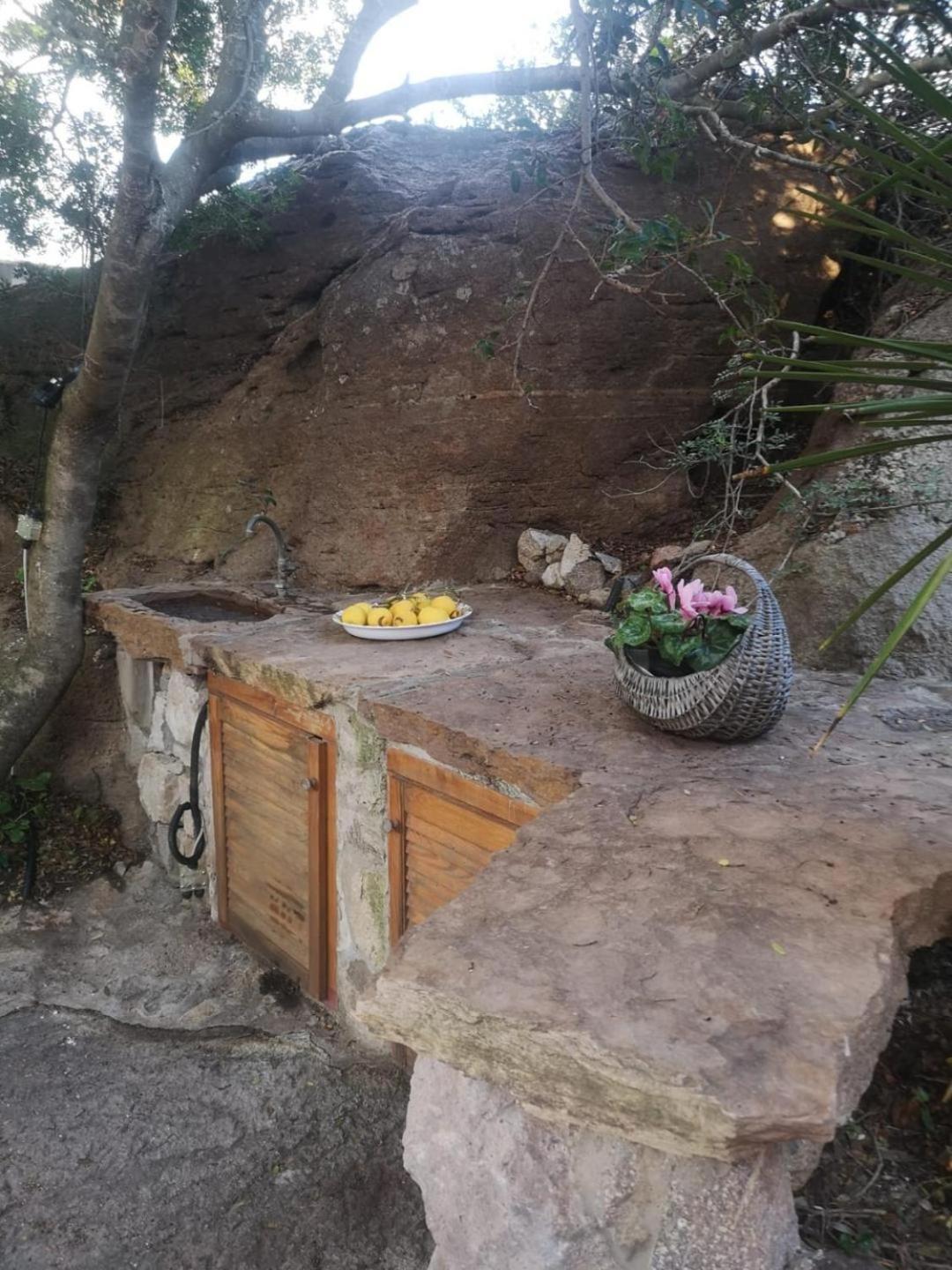 B&B Domus Oriens - Monolocale Indipendente In Villa Portoscuso Exterior photo